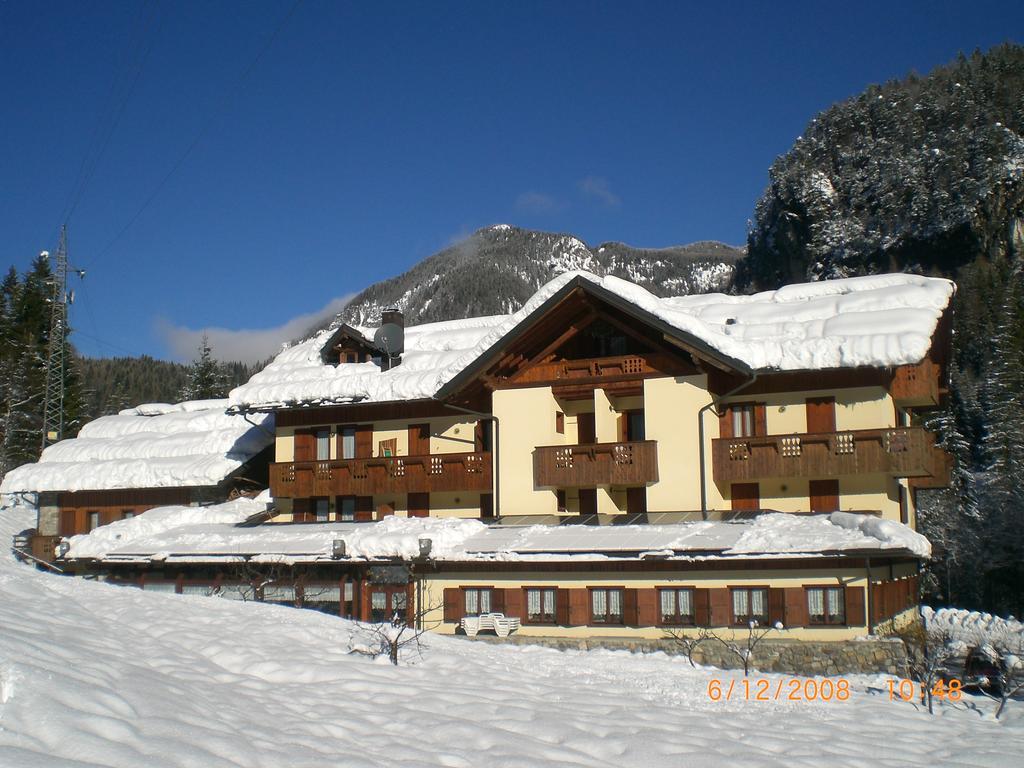 Albergo Nuoitas Forni di Sopra Exteriör bild