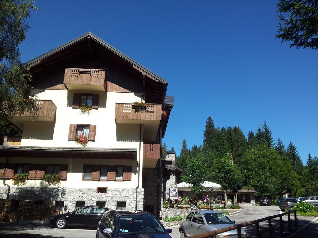 Albergo Nuoitas Forni di Sopra Exteriör bild