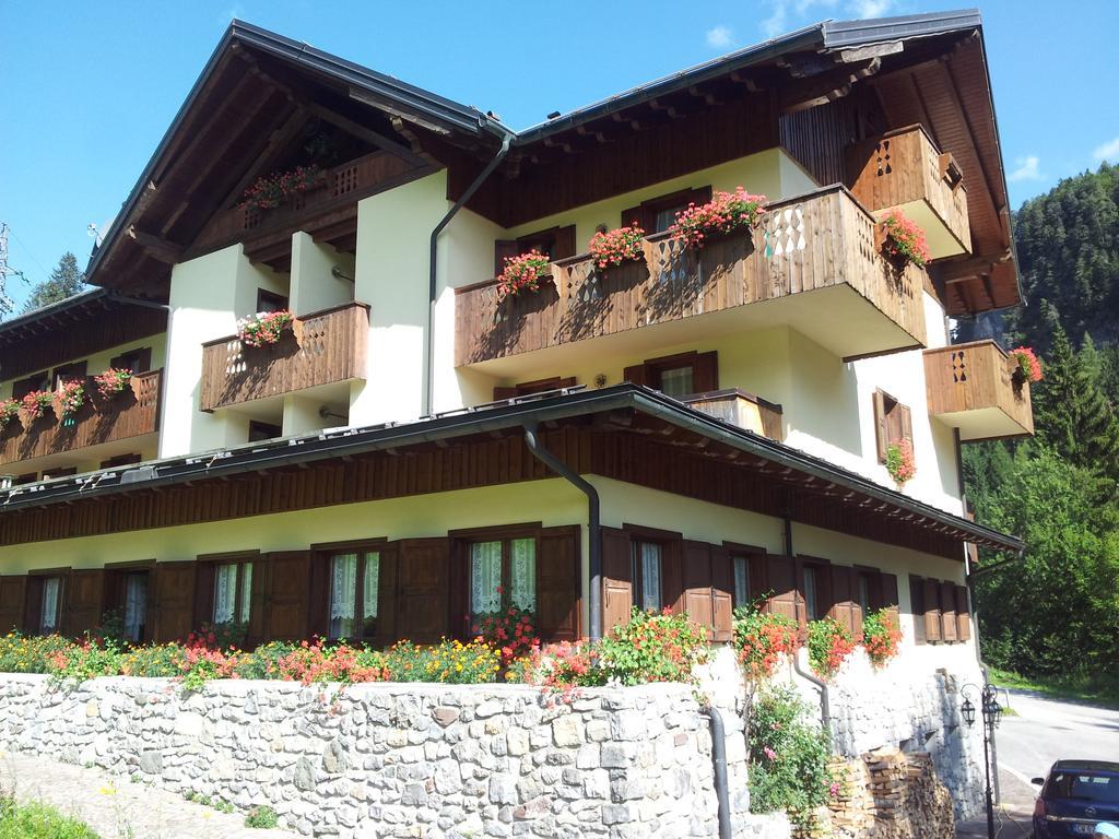 Albergo Nuoitas Forni di Sopra Exteriör bild