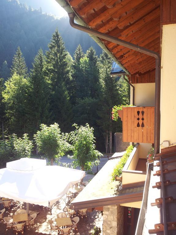 Albergo Nuoitas Forni di Sopra Exteriör bild