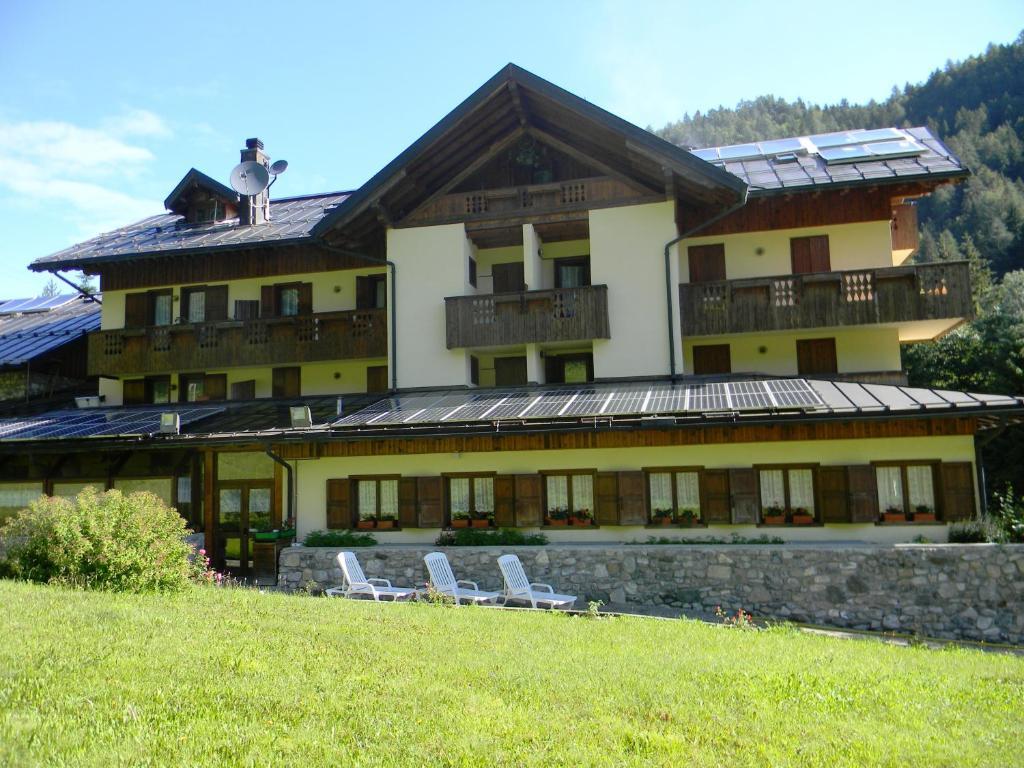Albergo Nuoitas Forni di Sopra Exteriör bild