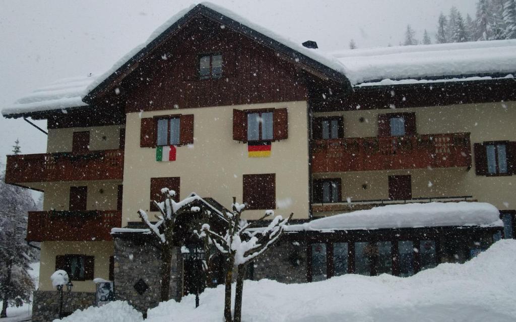 Albergo Nuoitas Forni di Sopra Exteriör bild
